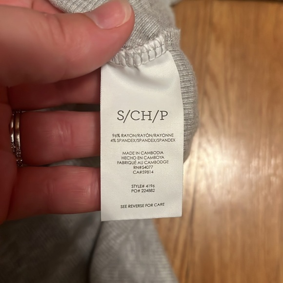 Cabi gray Long Sleeve Tee Top Sleeve Vneck size‎ small - Picture 9 of 13